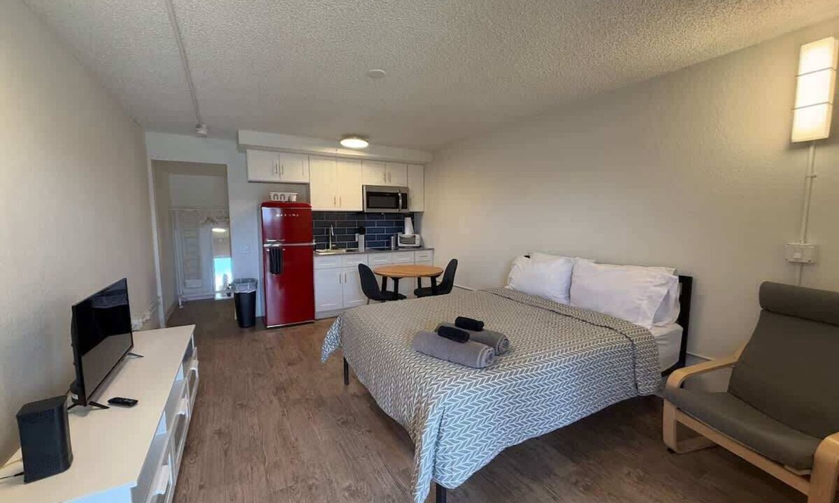 St. Johns Apartment | [06] ATX Studio: 1 Queen, Dog Park, Laundry Access