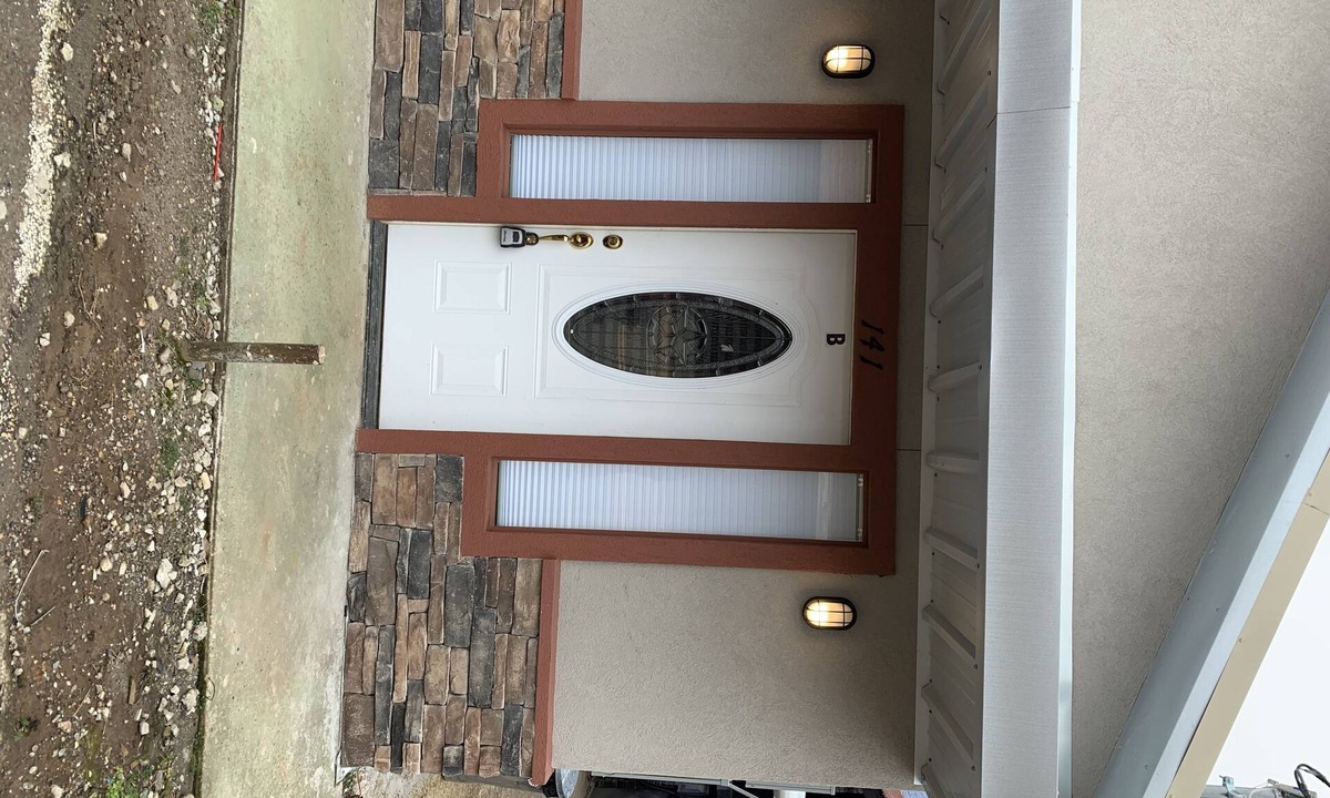 Hemphill Apartment | 1 bed/1bath Apartment in Downtown Hemphill