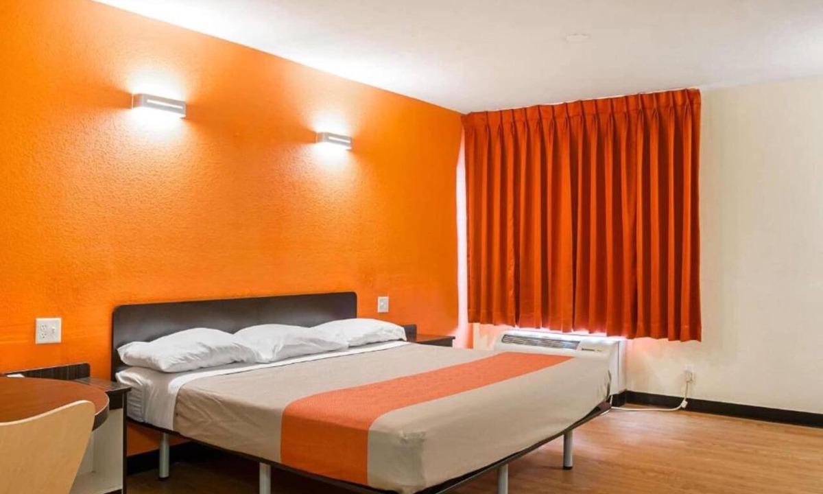 Desire Area Apartment | 1 King Bed | Non-Smoking