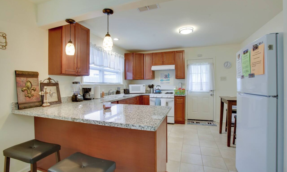 Kenner - Louis Armstrong International Airport Cottage | 1 Mi to Airport! New Orleans Area Home