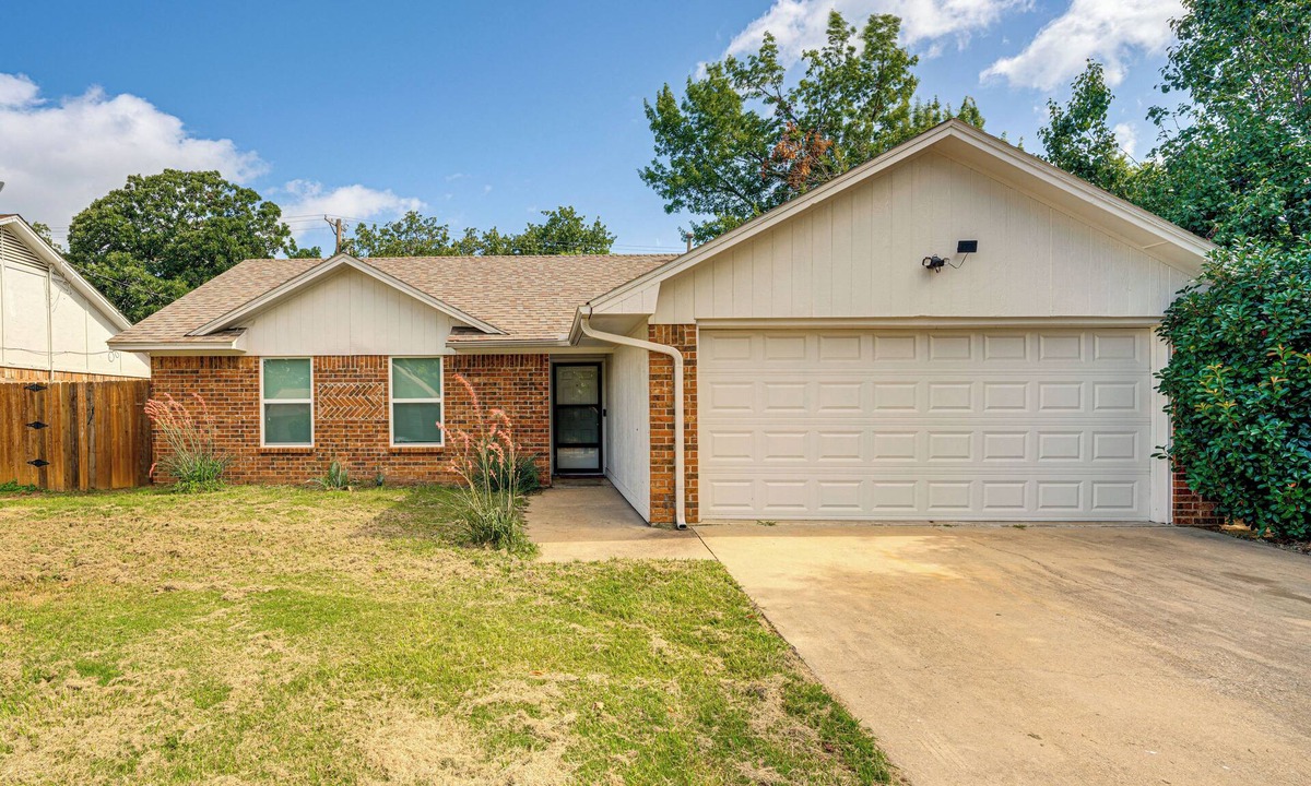 Denton House | 1 Mi to Denton Square: Family Home w/Fenced Yard!