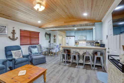 Grand Isle House | 1 Mi to Festivals! Grand Isle Getaway w/Deck