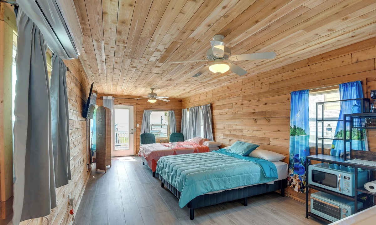Surfside Beach Apartment | 1 Mi to Ocean: Colorful Freeport Beach Rental!