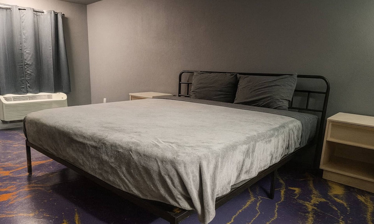 Jackson Apartment | 112 Gated 2 Queen Beds Hotel Room