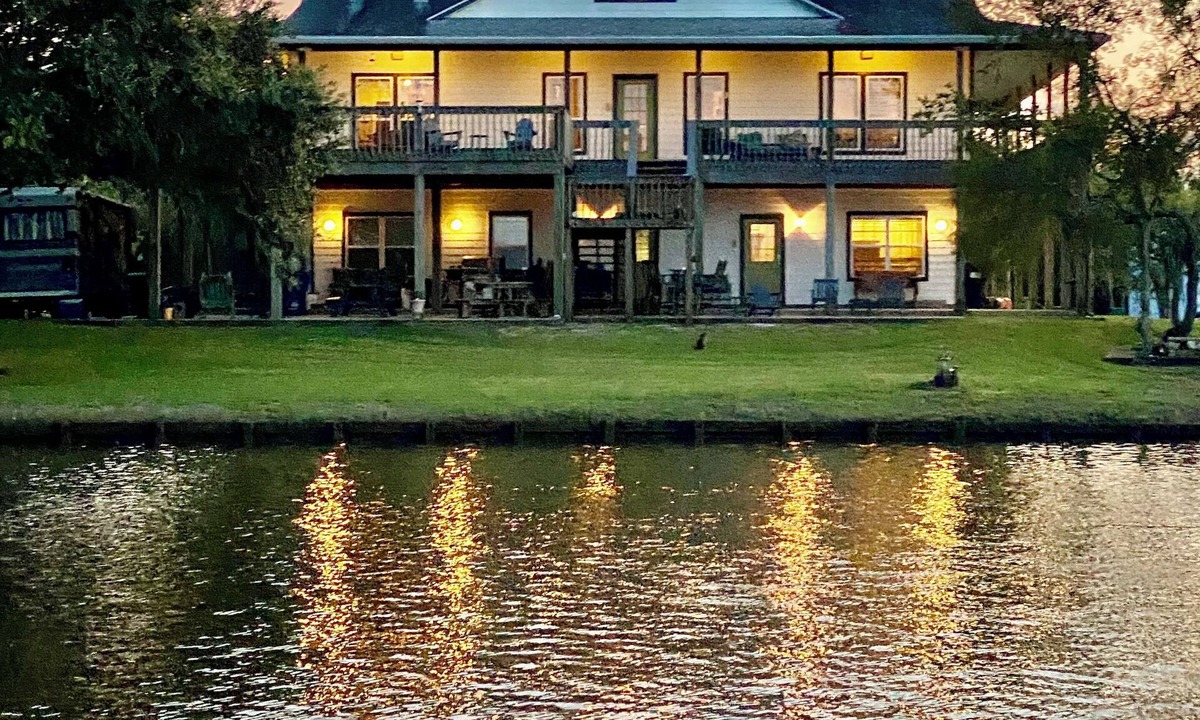 Texas Gulf Coast Region House | 16 overnight guests, 3 Boat Docks, Fishing, Swimming, Kayaking, Reunions