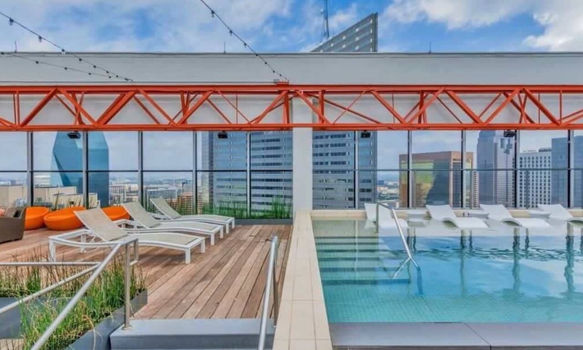 Downtown Dallas Apartment | 16th FL Bold CozySuites w/pool, gym #4