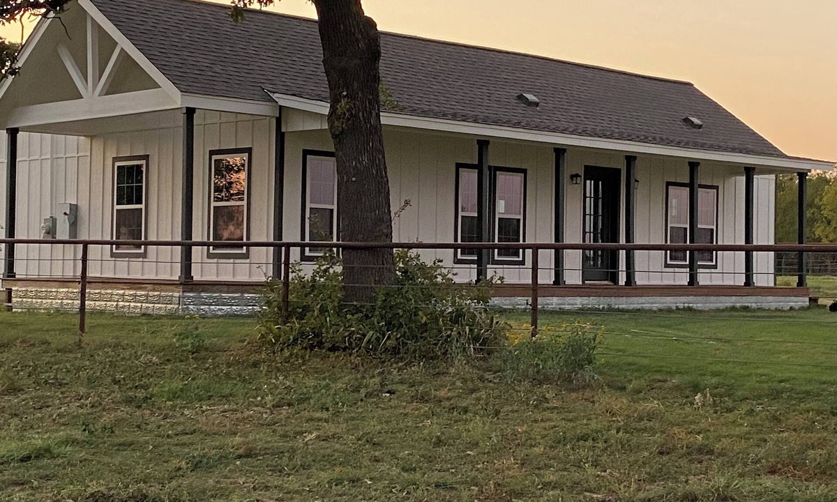 Alvarado House | 1890's Bunkhouse Getaway