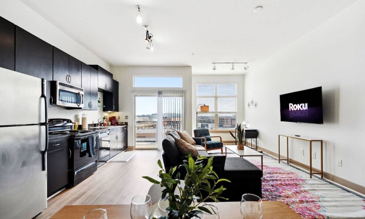 Deep Ellum Apartment | 1Br Apt in Deep Ellum with King bed, Pool & Outdoor Space