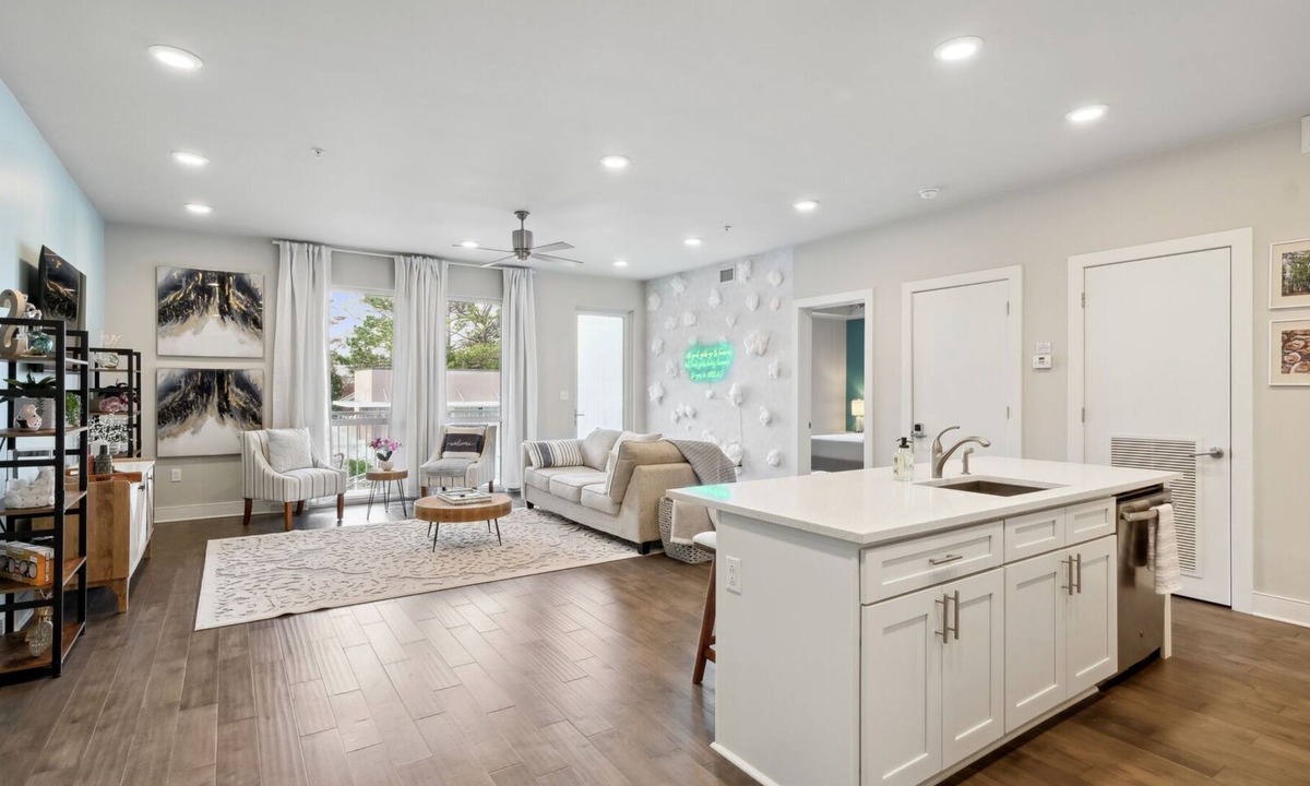 New Orleans Condo | 2 Bedroom 2 Bath Suite with Open Floor Plan