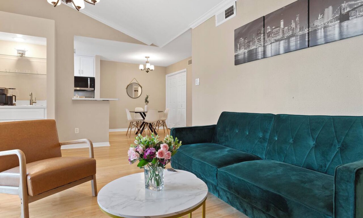 Houston Condo | 2-bedroom condo in tranquil Greater Uptown, near The Galleria Mall