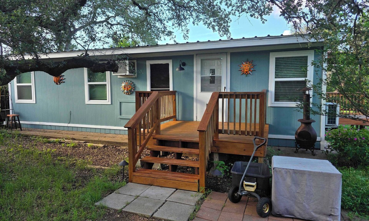 West Oak Hill House | 2-bedroom Home with country charm and Pool. Pet-Friendly!