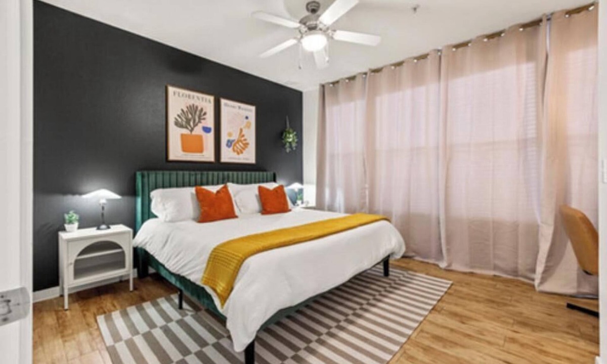 Dallas Design District Apartment | 2 BR|2 Baths| Heart of D/T, near AAC & Aquarium