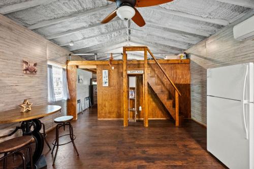 Hico House | 2 Hico Glamping Farm Animals Campfire near Glen Rose by Vacation Your Way