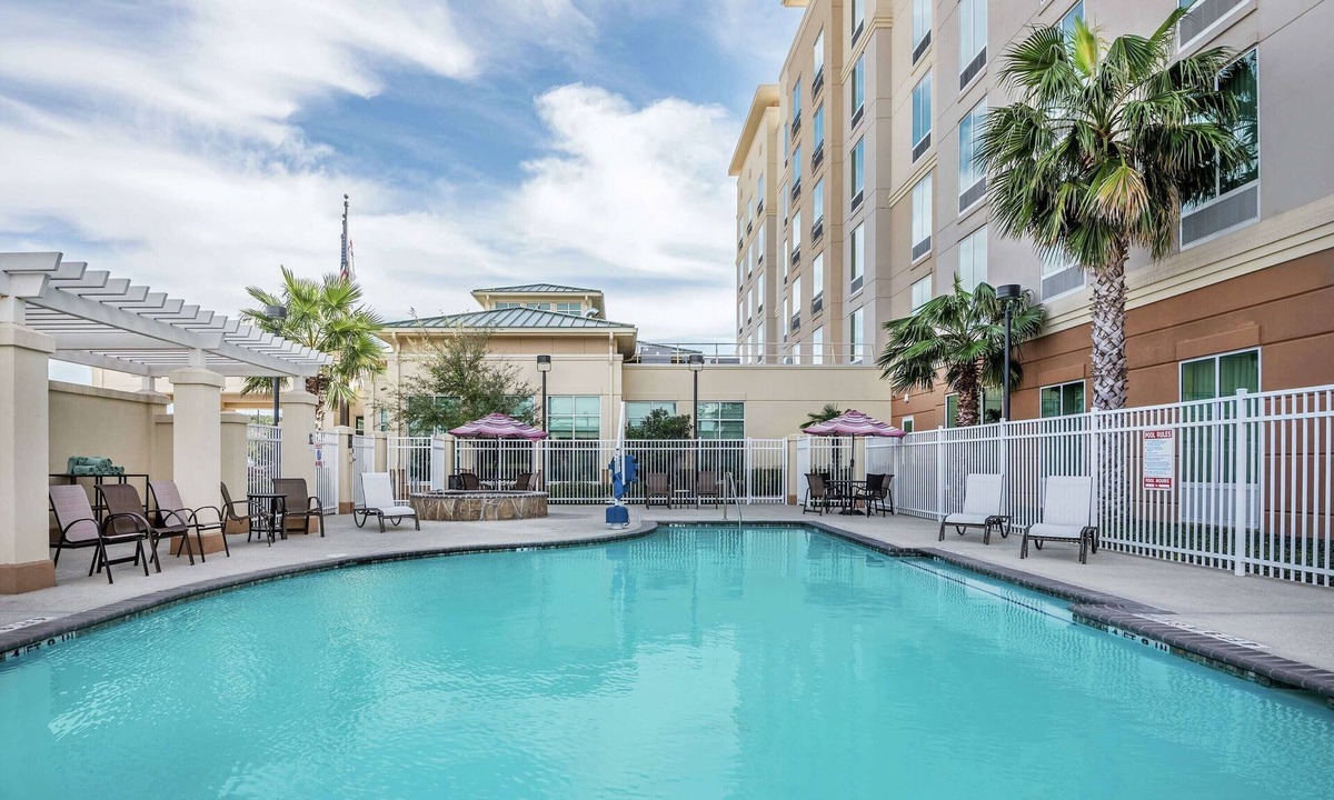 Far North Central Hotel | 2 Inviting Rooms Designed for Family Adventures Around San Antonio Landmarks