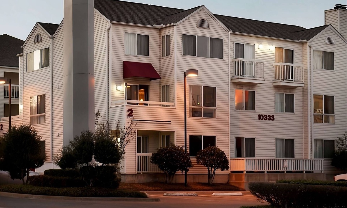 North Dallas Apartment | 2 Pet-friendly Units, Close to Perot Museum of Nature and Science! FREE Parking