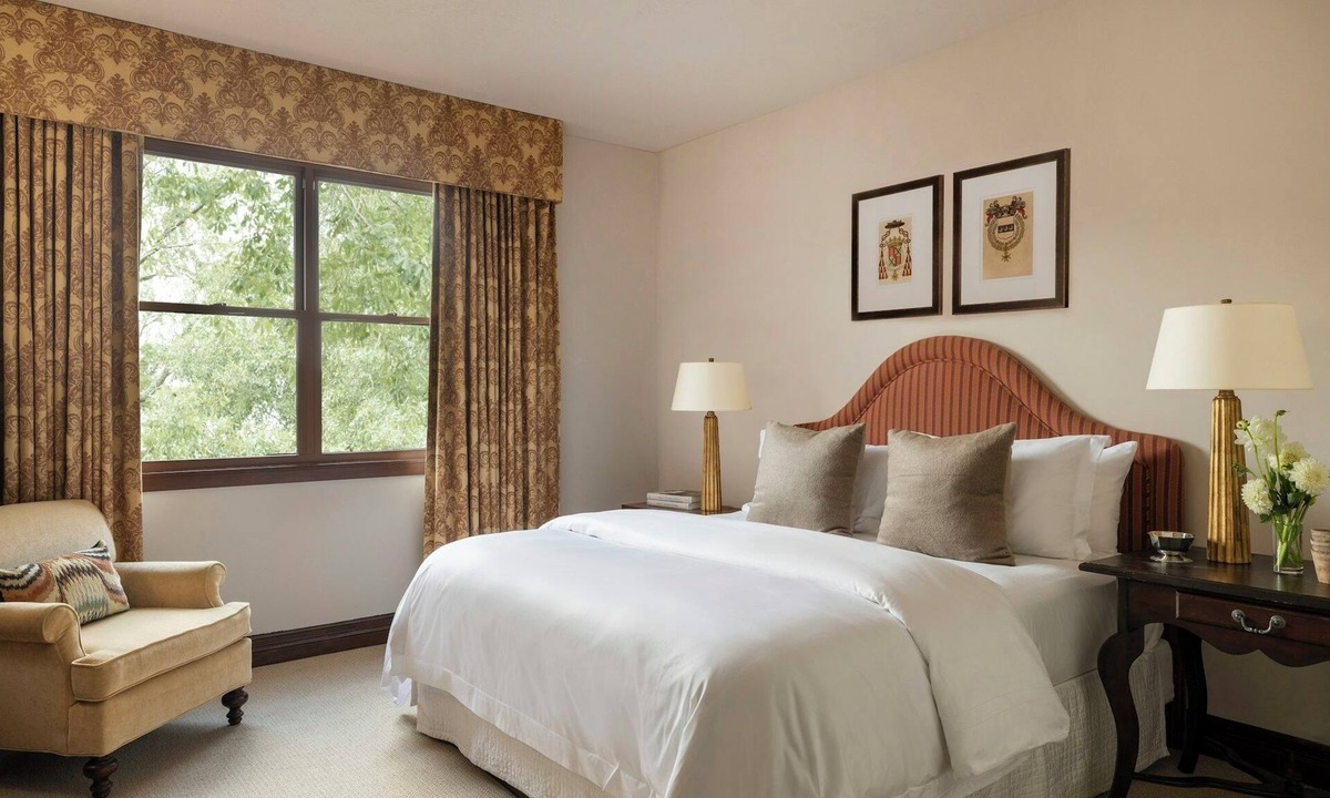 Uptown Hotel | 2 Premier Suite Balcony | Hotel Granduca | Elegant Comfort Near The Galleria