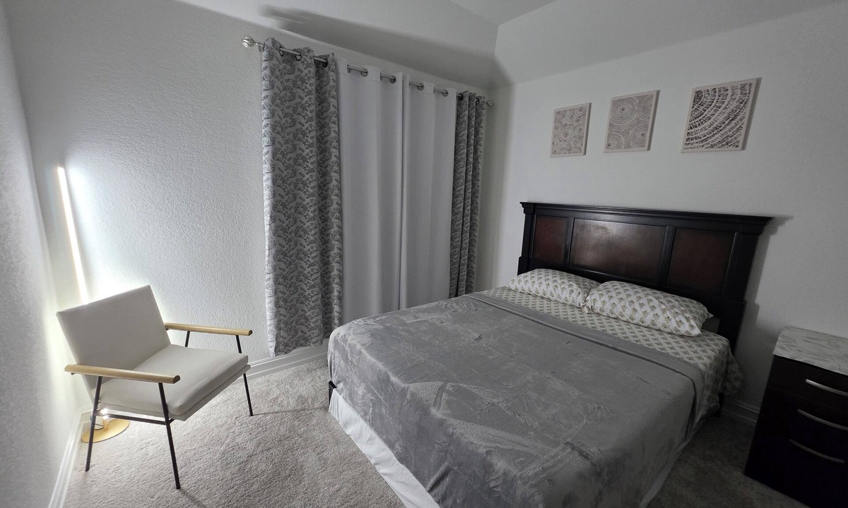 Haslet House | 2 private rooms upstairs in a 4-bedroom house with AC. its not for entire house