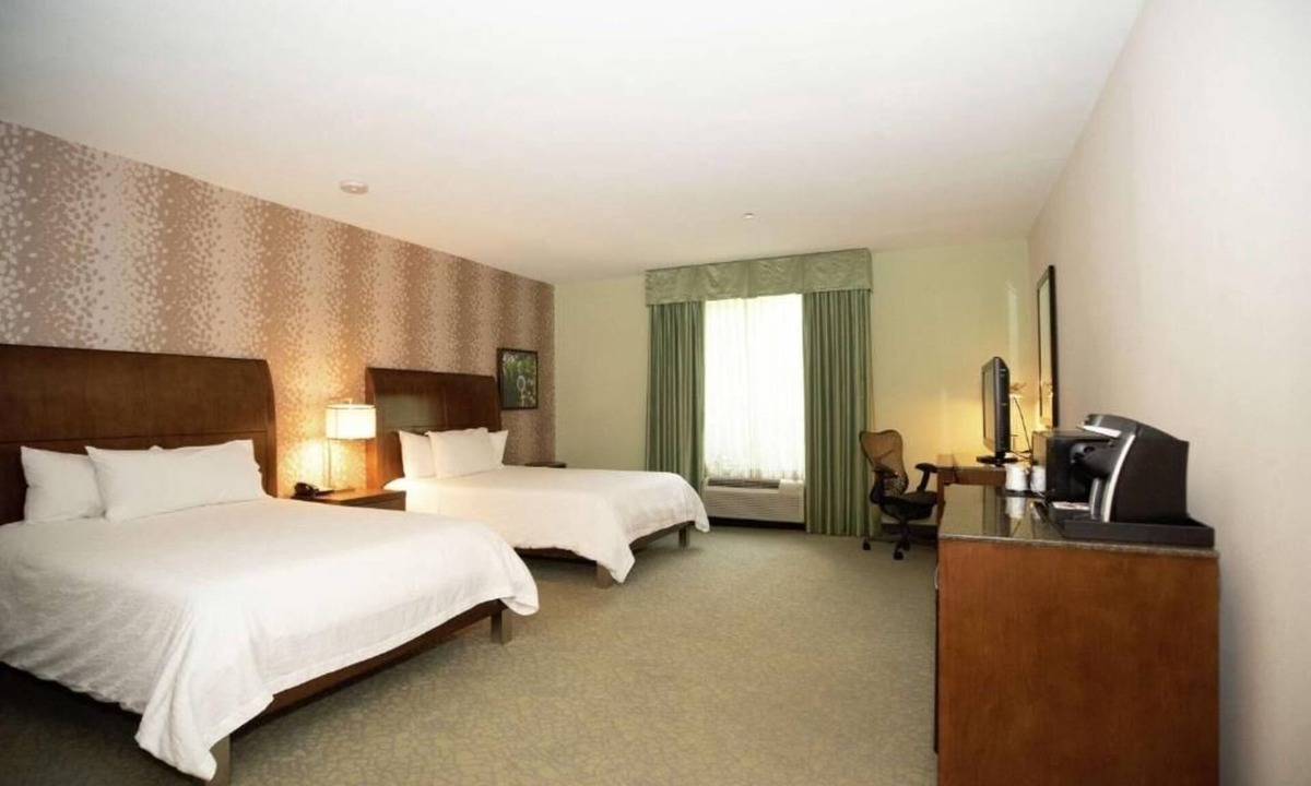 Covington Hotel | 2 Rooms with 2 Queen Beds – Modern Stay Near Fountaine State Park & Local Sites!