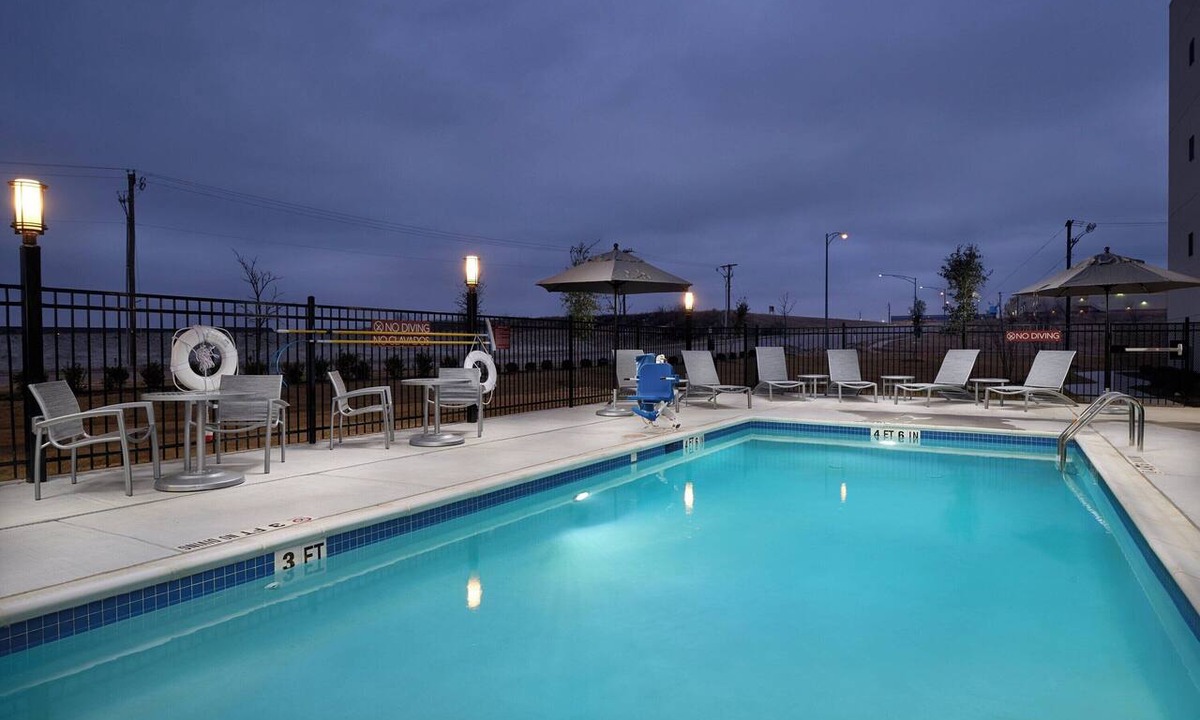 Lake Worth Hotel | 2 Sleek For Worth Sleek Rooms w/Free Parking | Fort Worth Stockyards - 6.4 mi