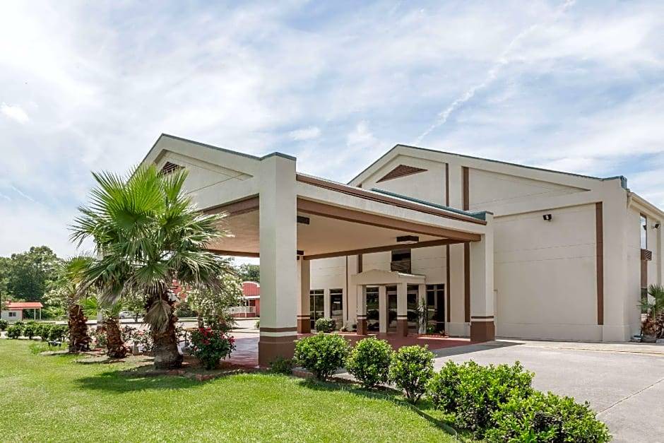 Rayne Hotel | 2-Star Hotel ∙ Days Inn by Wyndham Rayne