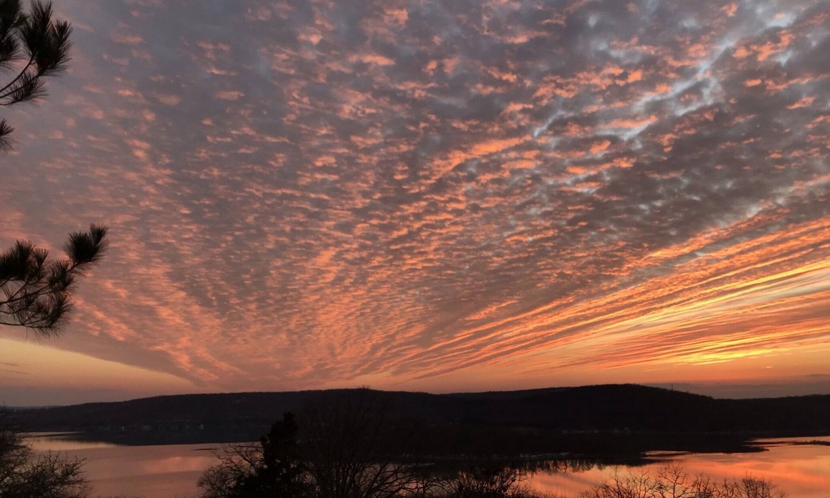 Pettit House | 2 story home with full time lake views! Large deck,3 en-suites