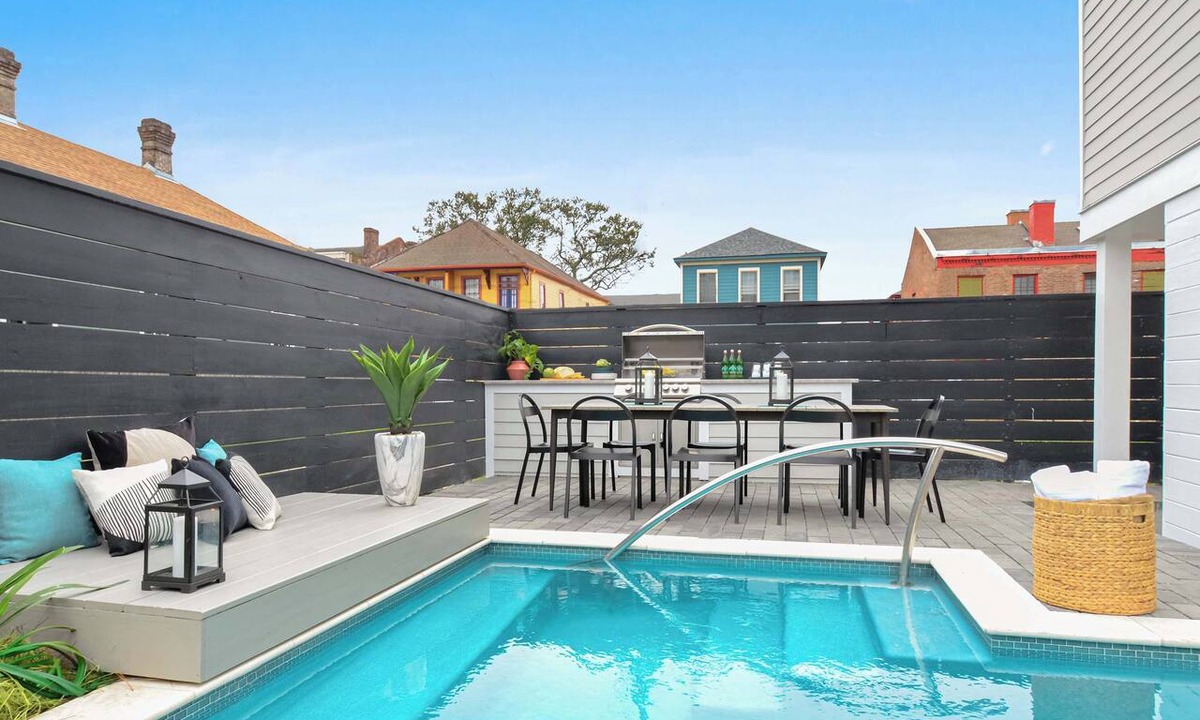 Faubourg Lafayette Hotel | 2 Suits Combo | 12BR Near French Quarter