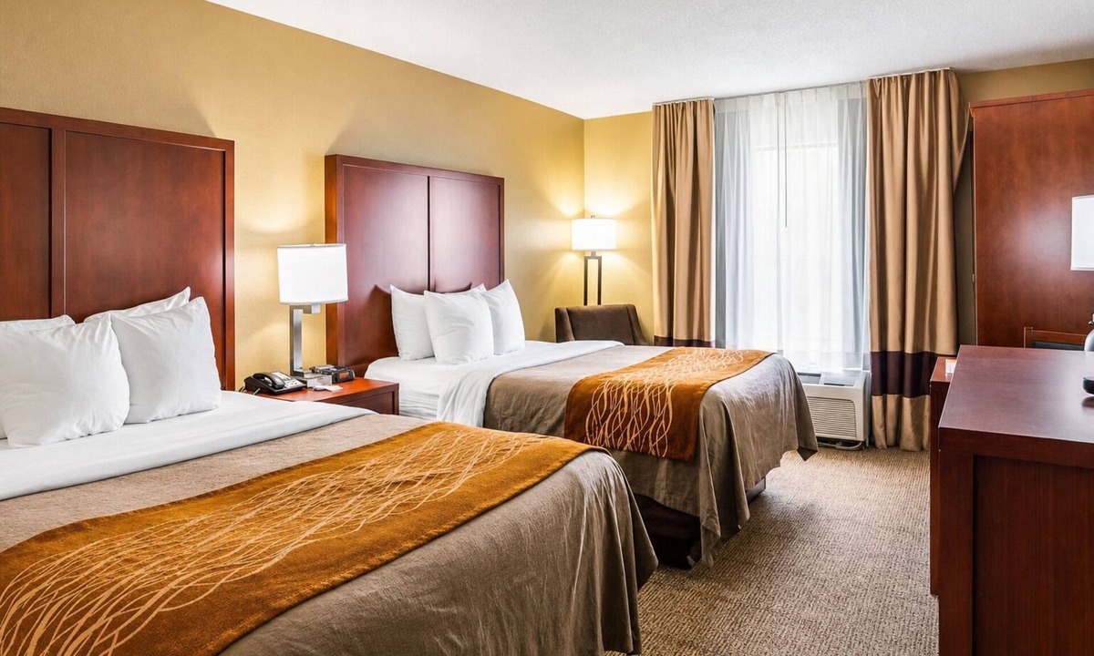 Highlands - Perkins Hotel | 2 Units | Family-Friendly Stay Near LSU, Zoo & Mall of Louisiana with Breakfast