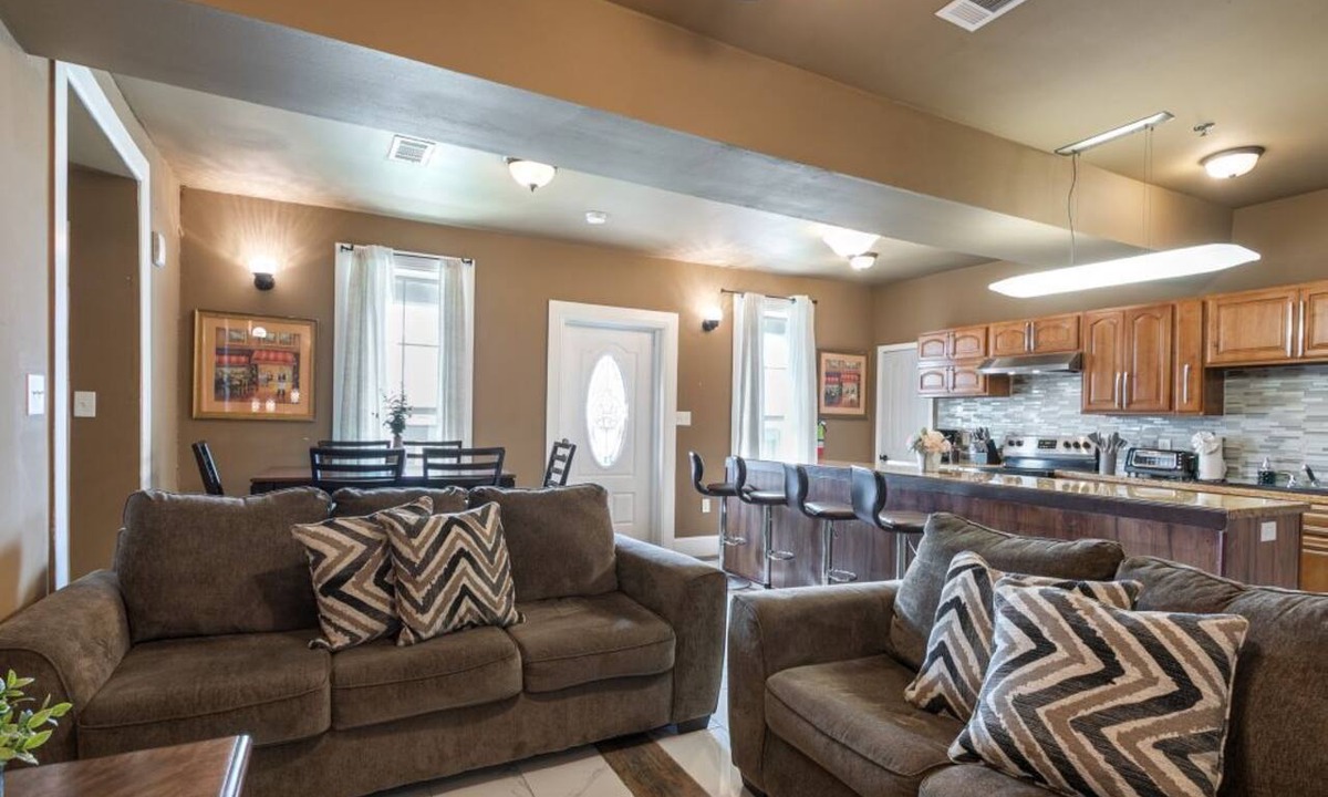 Faubourg Lafayette Condo | 20% OFF Monthly | 10% OFF Weekly-St. Charles Ave Condo – Minutes to FQ