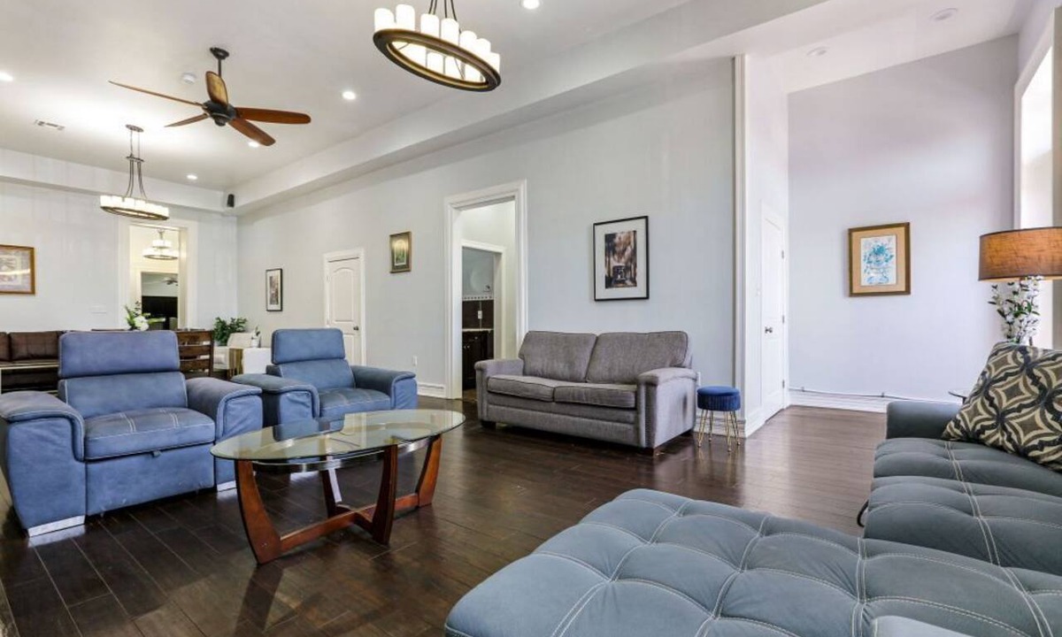 Faubourg Lafayette Condo | 20% OFF Monthly | 10% OFF Weekly-Carondelet Street Stylish Suites