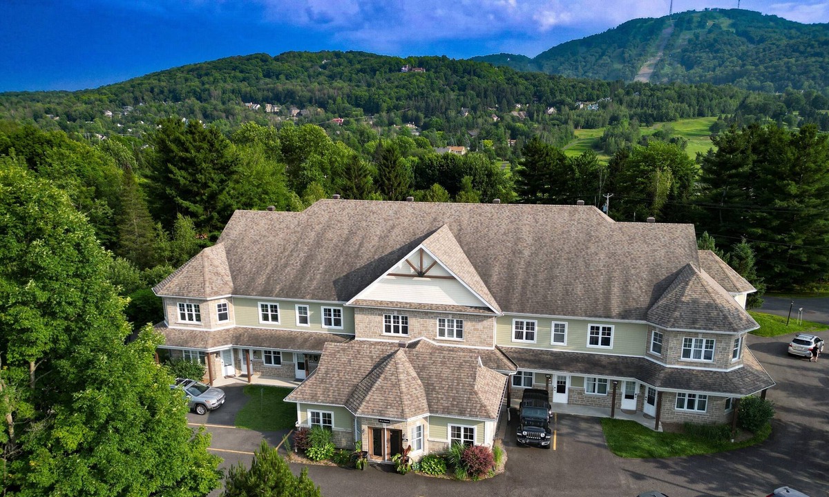 Bromont Condo | 201 Champlain Bromont Apartment with CITQ Mountain View # 248253