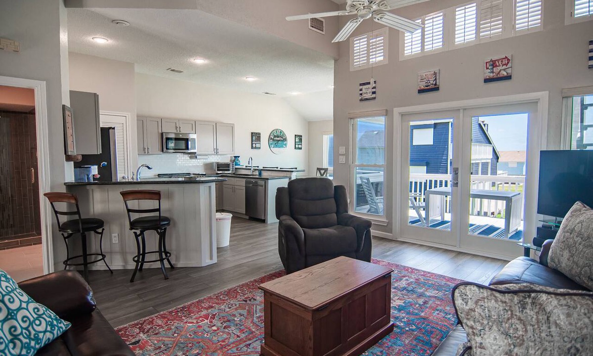 Acapulco Village House | 2BD/3BA 1426SF UPSCALE TOWNHOUSE NEAR JAMAICA BEACH - AMAZING VIEWS - SLEEPS 8