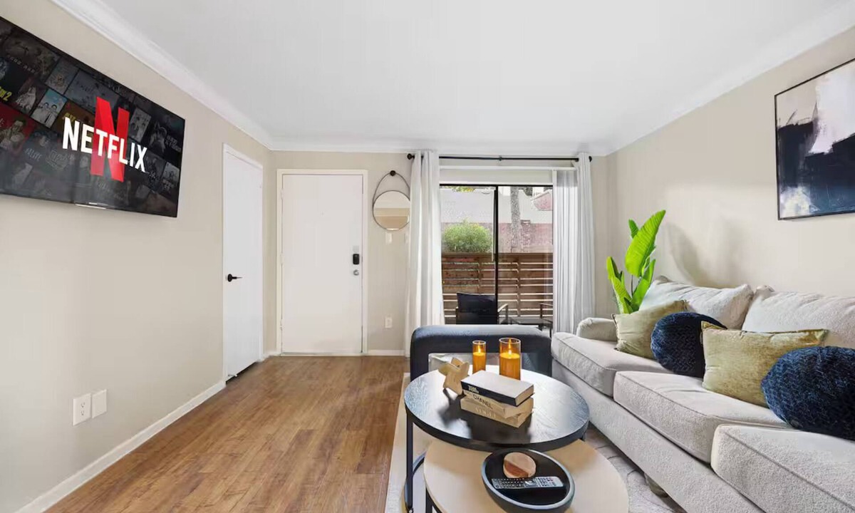 Texas Medical Center Apartment | 2BR 2BA Steps away from Med Center & NRG Pool &Parking