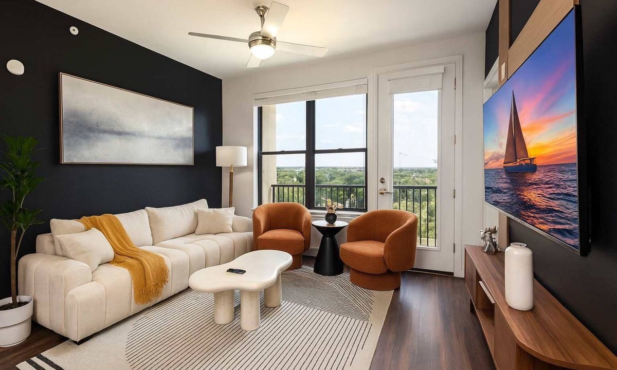 Southtown Apartment | 2BR Oasis w/Gym, Parking Near Rvrwalk &Dome