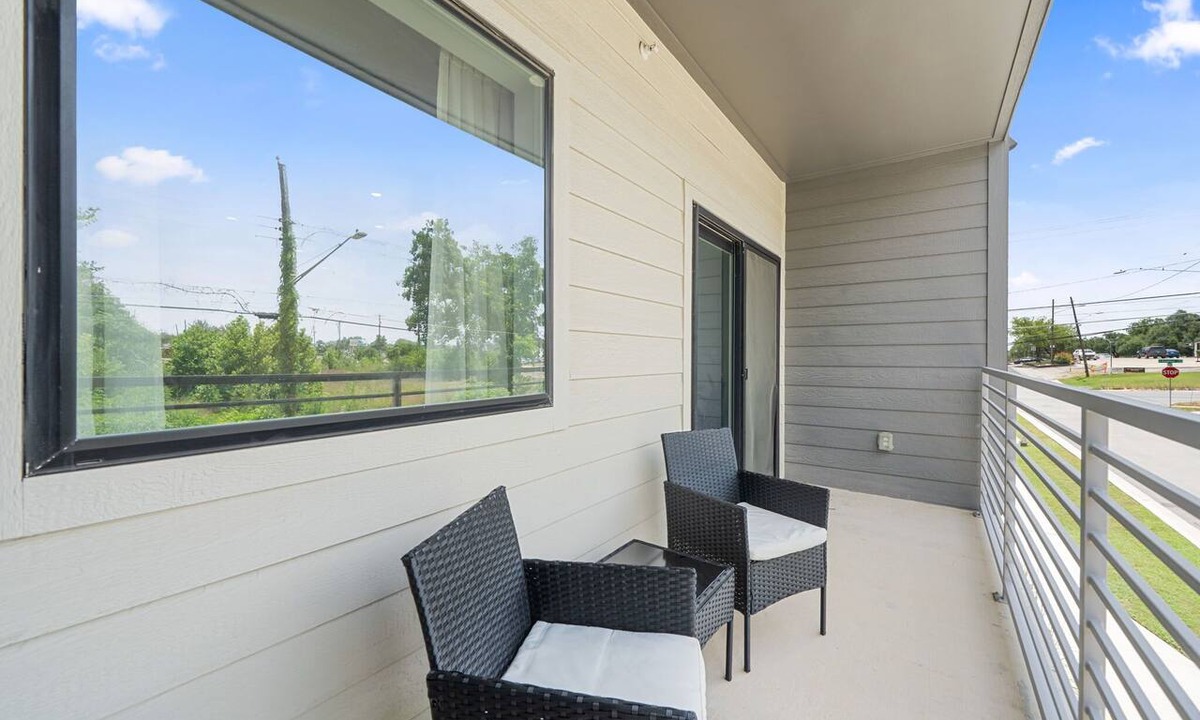 West Congress Condo | 2BR South Congress Condo for 6, Near DT!