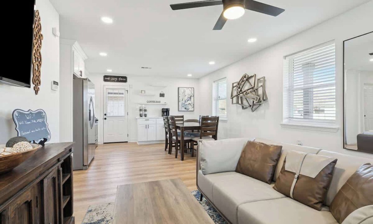 Meraux House | 3 bed 2 bath Nola home