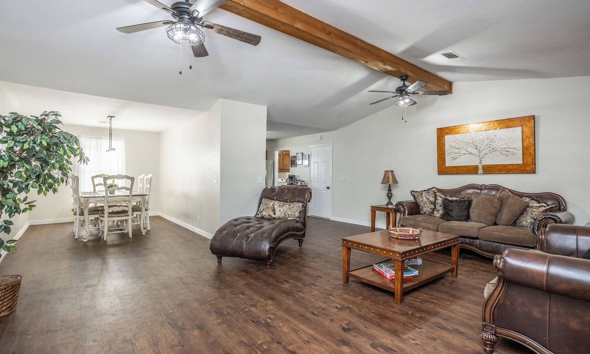 Thackerville House | 3-bedroom 2 bath W/Hot Tub Near Winstar