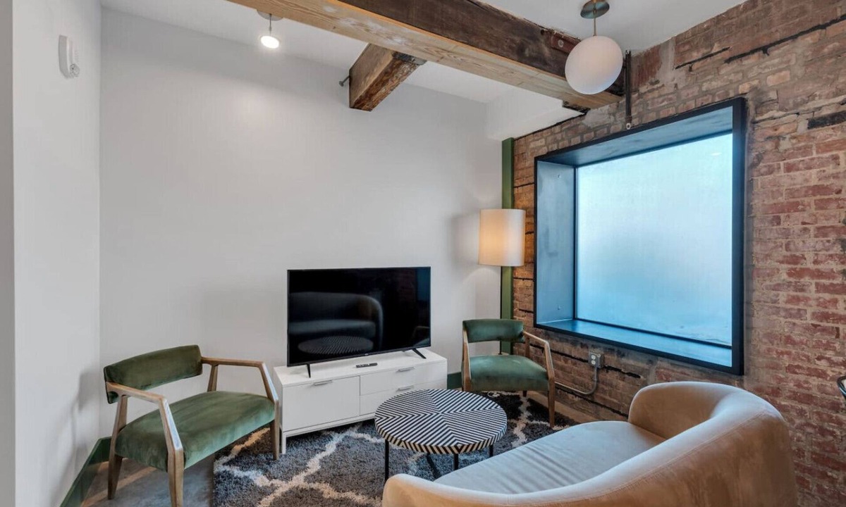 French Quarter Bed & Breakfast | 3 Bedroom Apartment, French Quarter, Pool, Walk to Canal & Bourbon