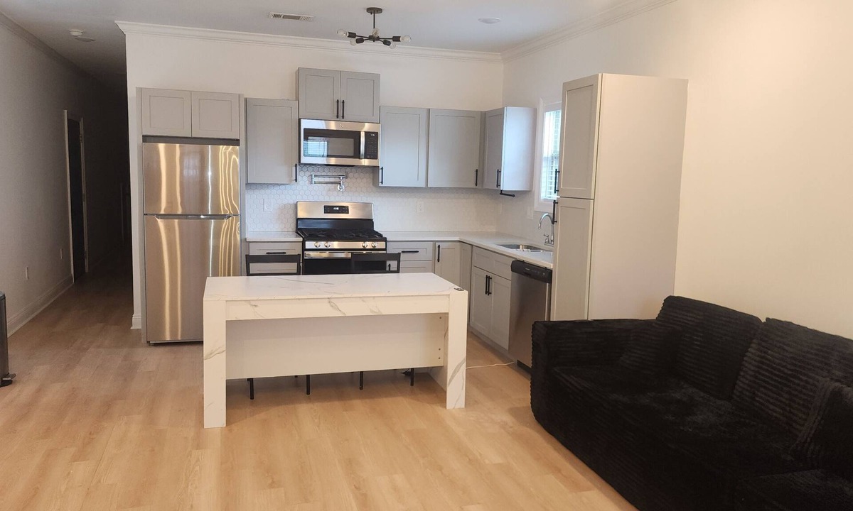 Seventh Ward House | 3-bedroom duplex home located in the historic 7th ward with WiFi, AC