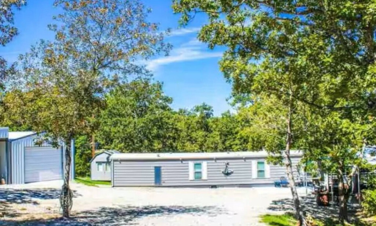 Canadian House | 3-bedroom home near Arrowhead State Park!