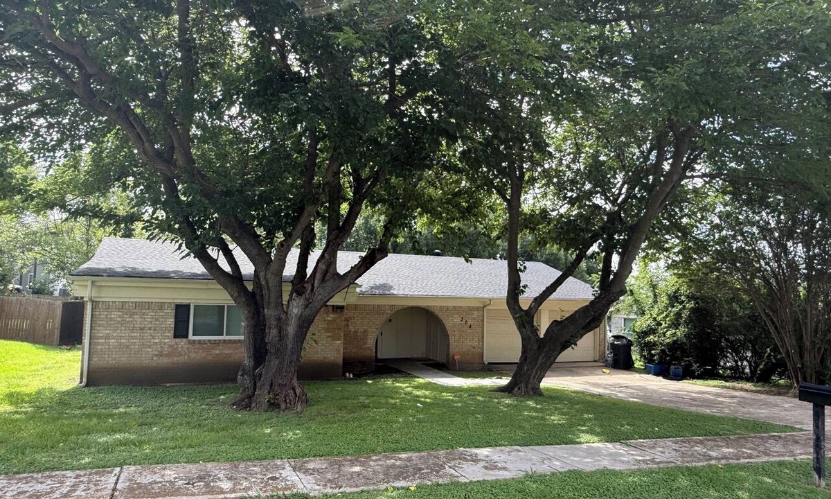 Benbrook House | 3-bedroom house in serene Benbrook with cool AC breeze