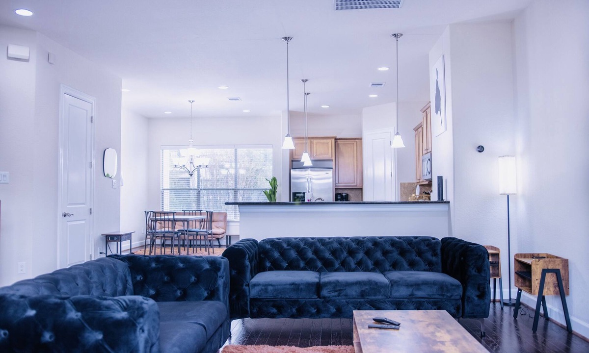 East Downtown Houston House | 3-Bedroom Modern TownHome With King Bed in Houston Downtown Area