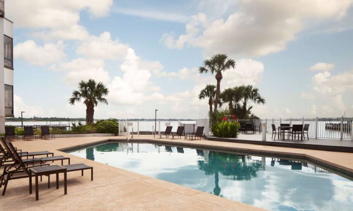 Nassau Bay Hotel | 3 Cozy Rooms to Unwind in a Quiet Room with Beautiful Views