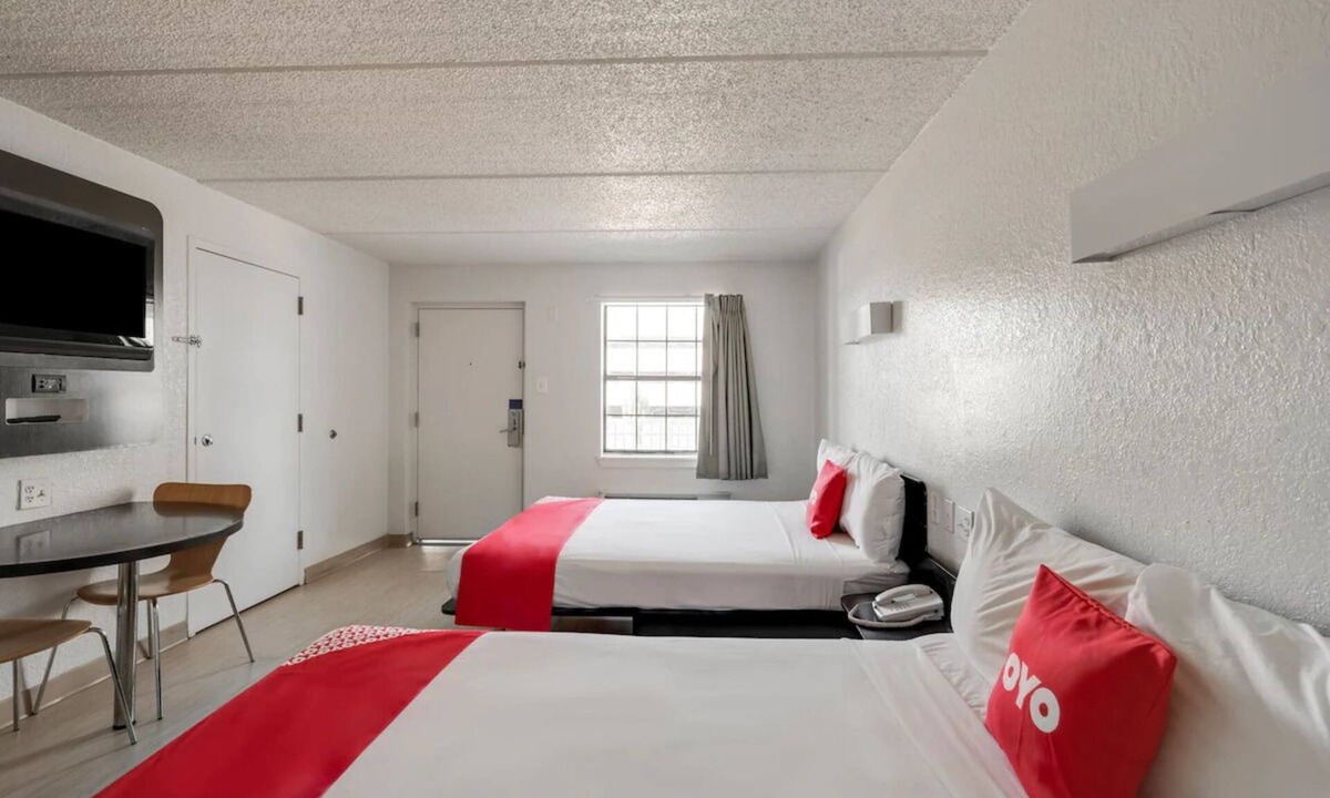 Memorial Hotel | 3 Delightful Rooms Perfect for Adventures 6-Min Drive to Memorial City Mall