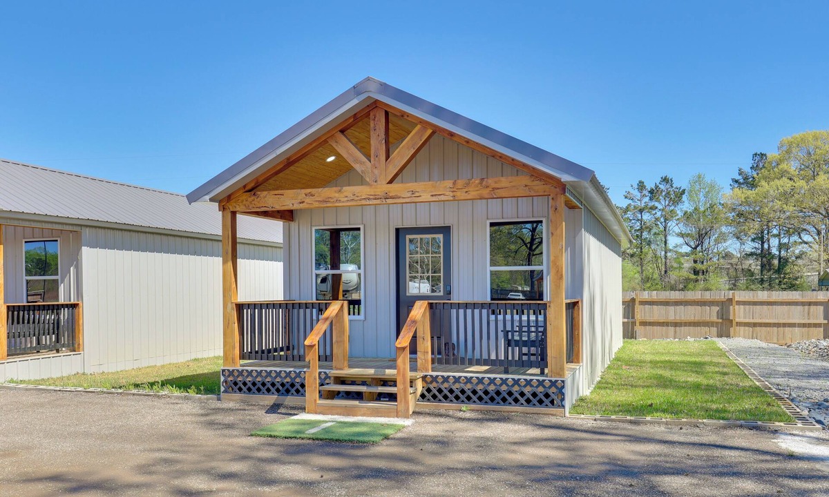 Joaquin Cabin | 3 Mi to Boat Ramp! Tiny Cabin Near Sabine River