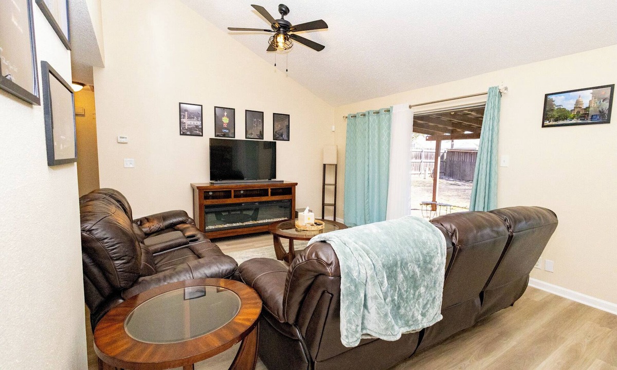 Oak Creek House | 3 Miles to SeaWorld in San Antonio with WiFi, game room