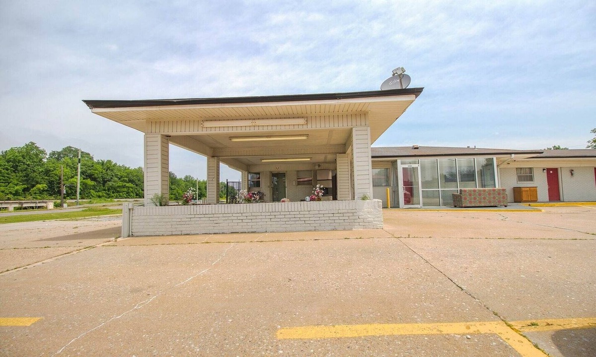 McAlester Apartment | 3 Queen Bed|McAlester OK