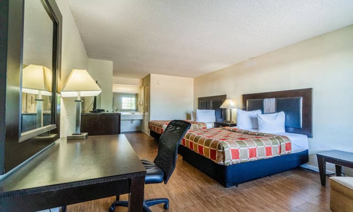 Port Lavaca Hotel | 3 Relaxing Rooms w/Seasonal Outdoor Pool - Near Lighthouse Beach!