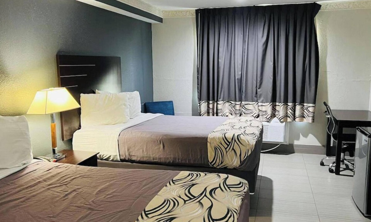 North Shore Hotel | 3 Serene Rooms Near Dinings & Local Attractions - Ideal for Houston Trips