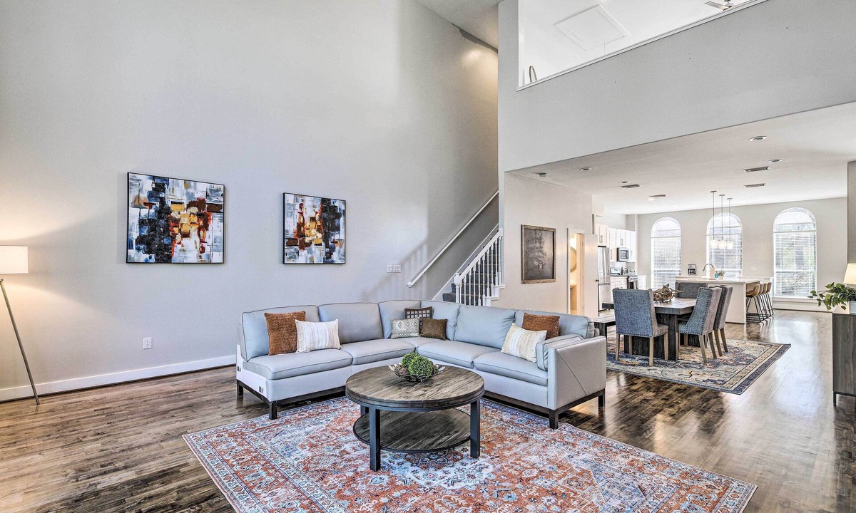 East Downtown Houston House | 3-Story Houston Townhome: 1 Mi to Minute Maid Park