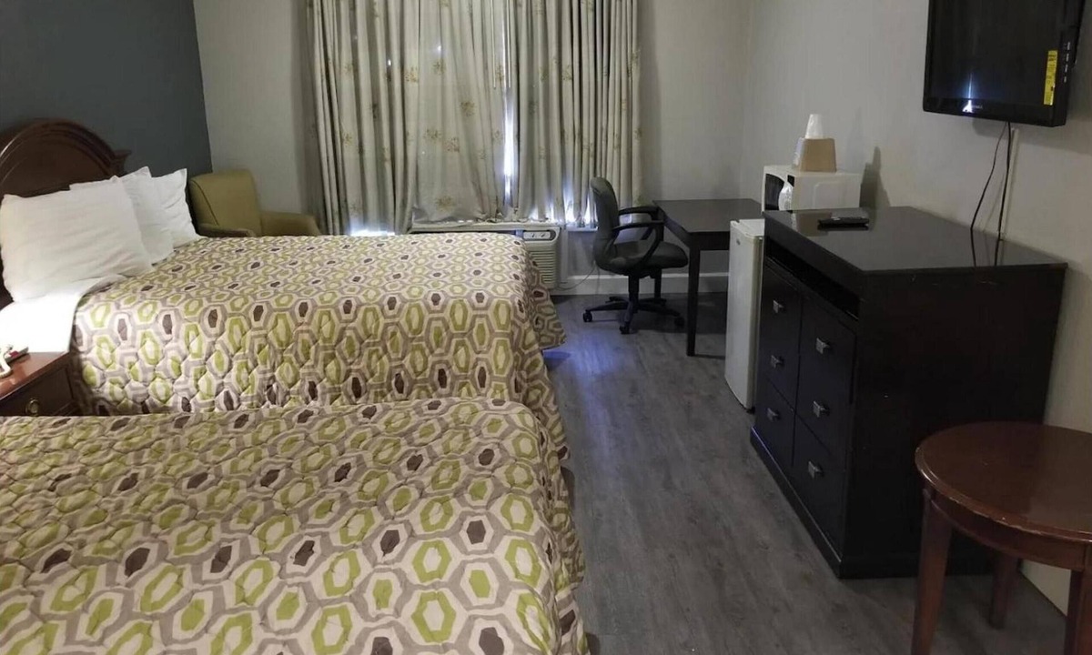 North Shore Hotel | 3 Well-Located Rooms w/Essentials for Your Stay –Free Parking & Onsite BBQ Area